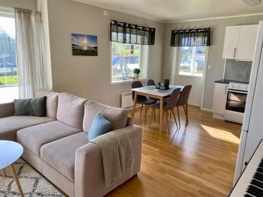 Leilighet Sentralt Pa Senja Silsand Exteriér fotografie